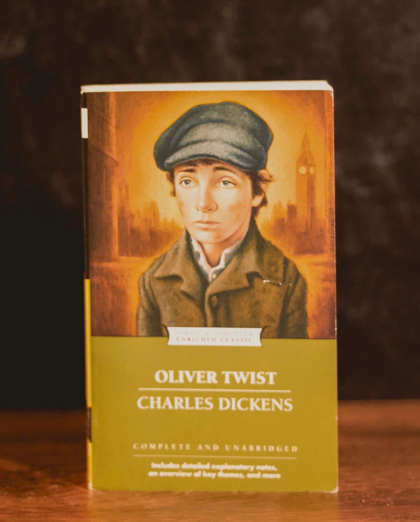 "Oliver Twist" by Charles Dickens (Preowned Paperback)