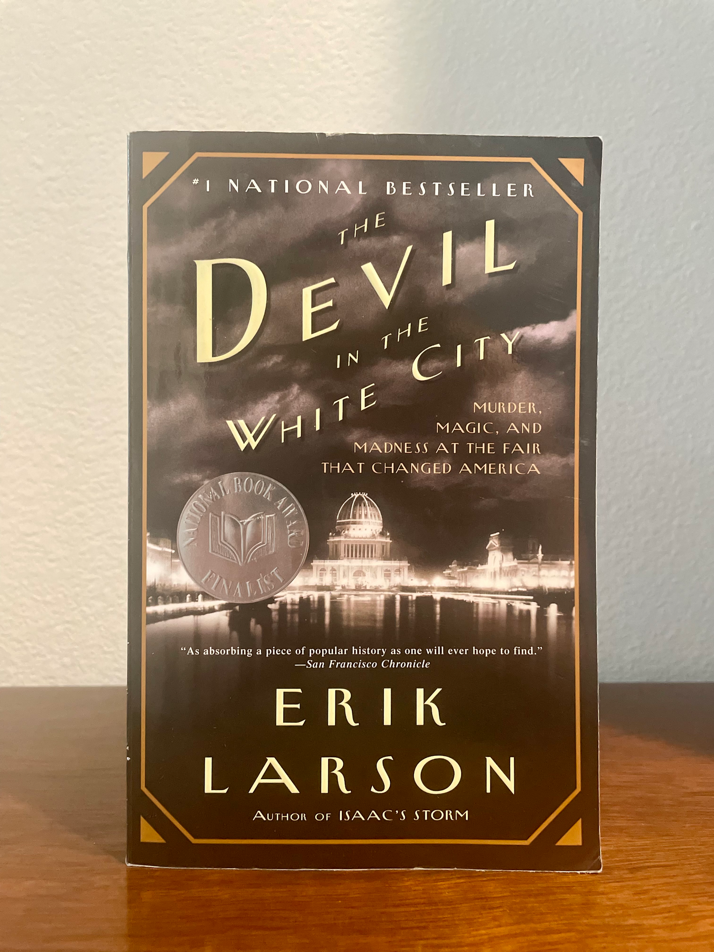 "Devil In The White City" by Erik Larson (Preowned Paperback)