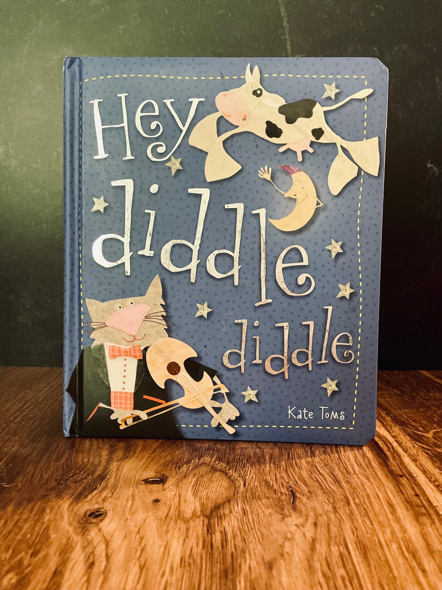 "Hey Diddle Diddle" by Kate Toms (Preowned Boardbook)